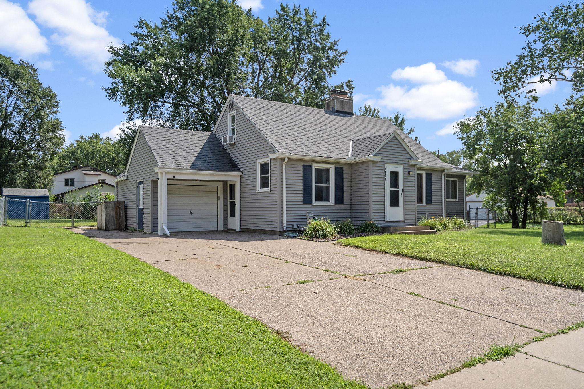 1870 Clarence Street