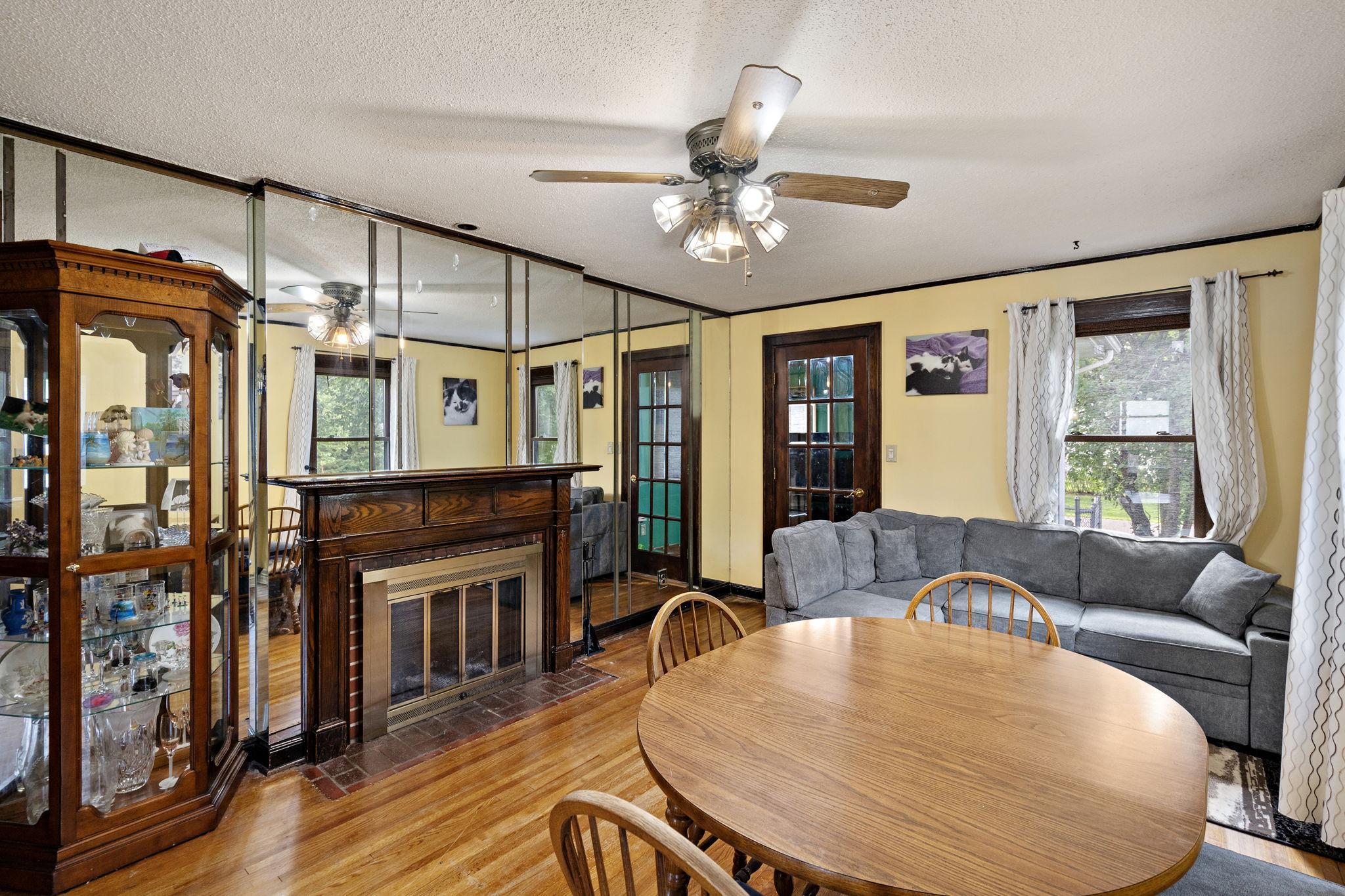 1870 Clarence Street