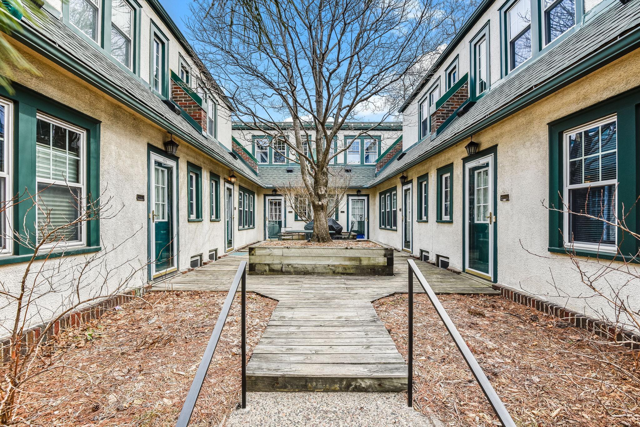 4237 Cedar Avenue S C