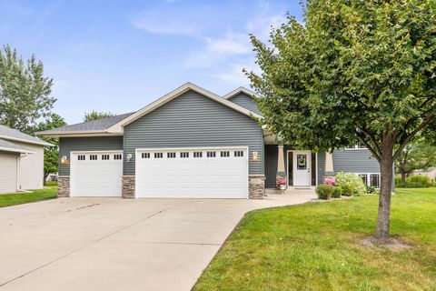 Photo of 223 Summerset Lane SE, Hutchinson, MN 55350 (MLS # 6782352)