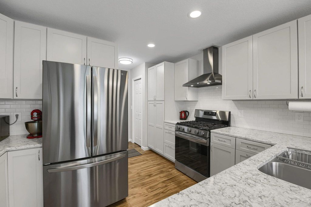 Photo of 1431 Sumter Avenue N, Golden Valley, MN 55427 (MLS # 7052708)