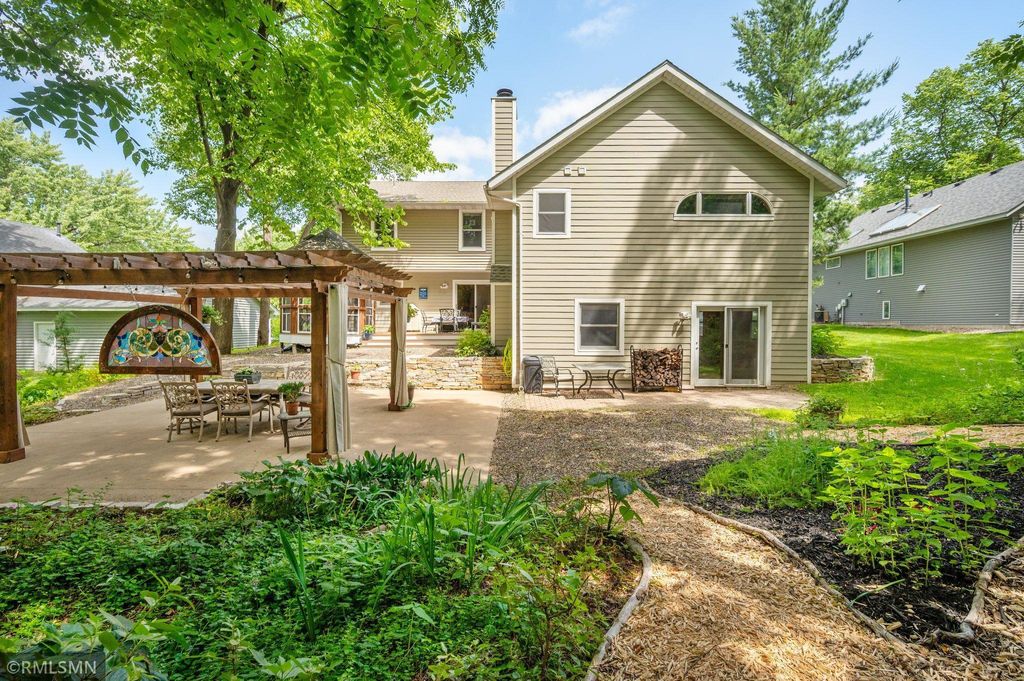 Photo of 138 Dahlia Street, Mahtomedi, MN 55115 (MLS # 7019642)