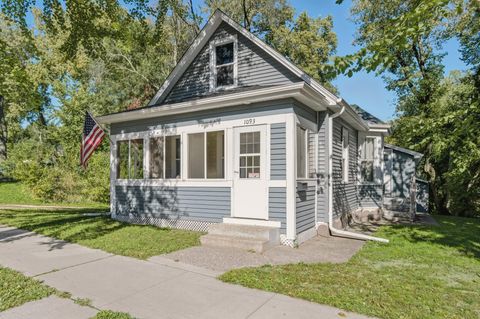 1093 4th Street E Saint Paul MN 55106