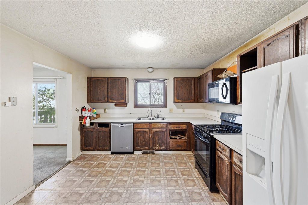 Photo of 16225 Garner Court W, Rosemount, MN 55068 (MLS # 7062833)