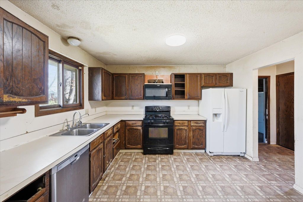 Photo of 16225 Garner Court W, Rosemount, MN 55068 (MLS # 7062833)