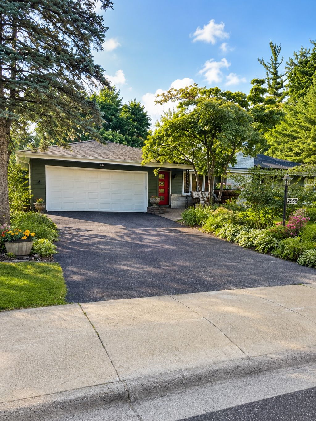 Photo of 2955 Regent Avenue N, Golden Valley, MN 55422 (MLS # 7100263)