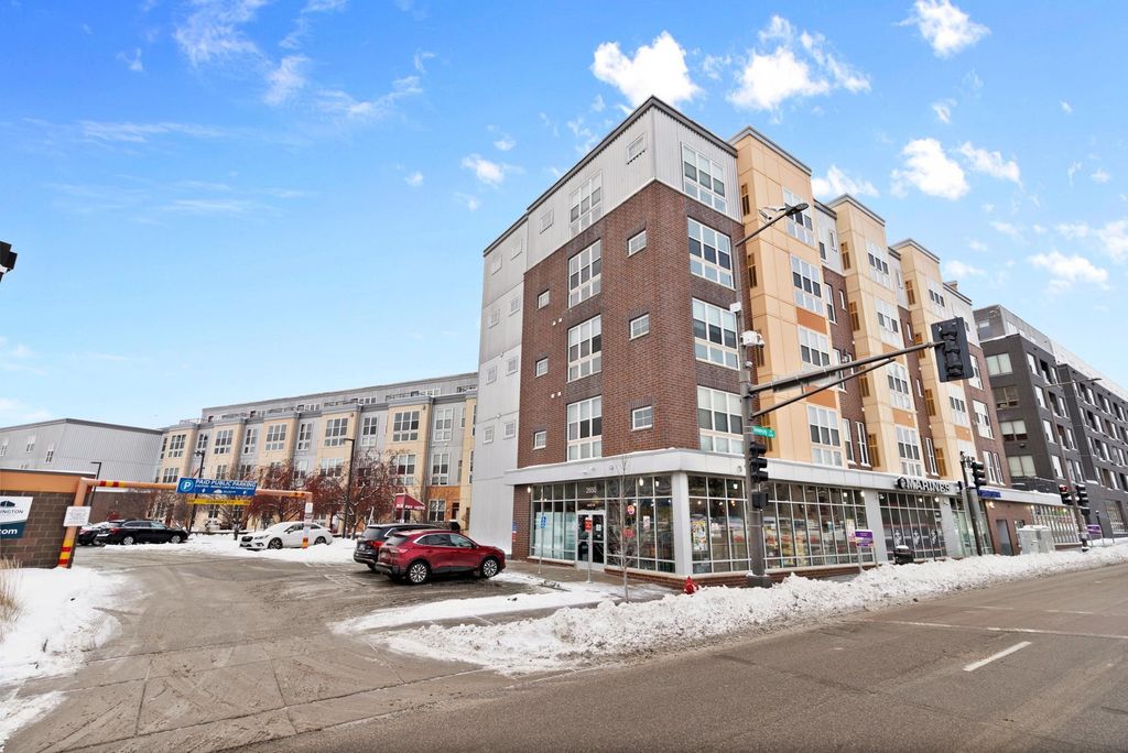 Photo of 2650 University Avenue W #311, Saint Paul, MN 55114 (MLS # 6826535)