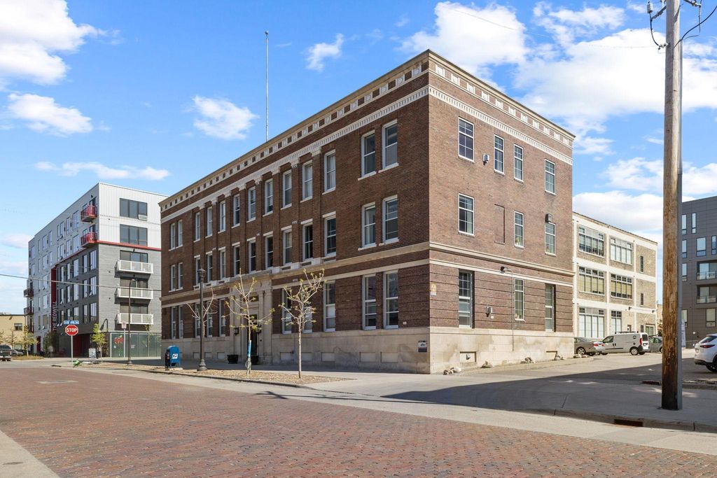 Photo of 918 3rd Street #204, Minneapolis, MN 55401 (MLS # 7006407)