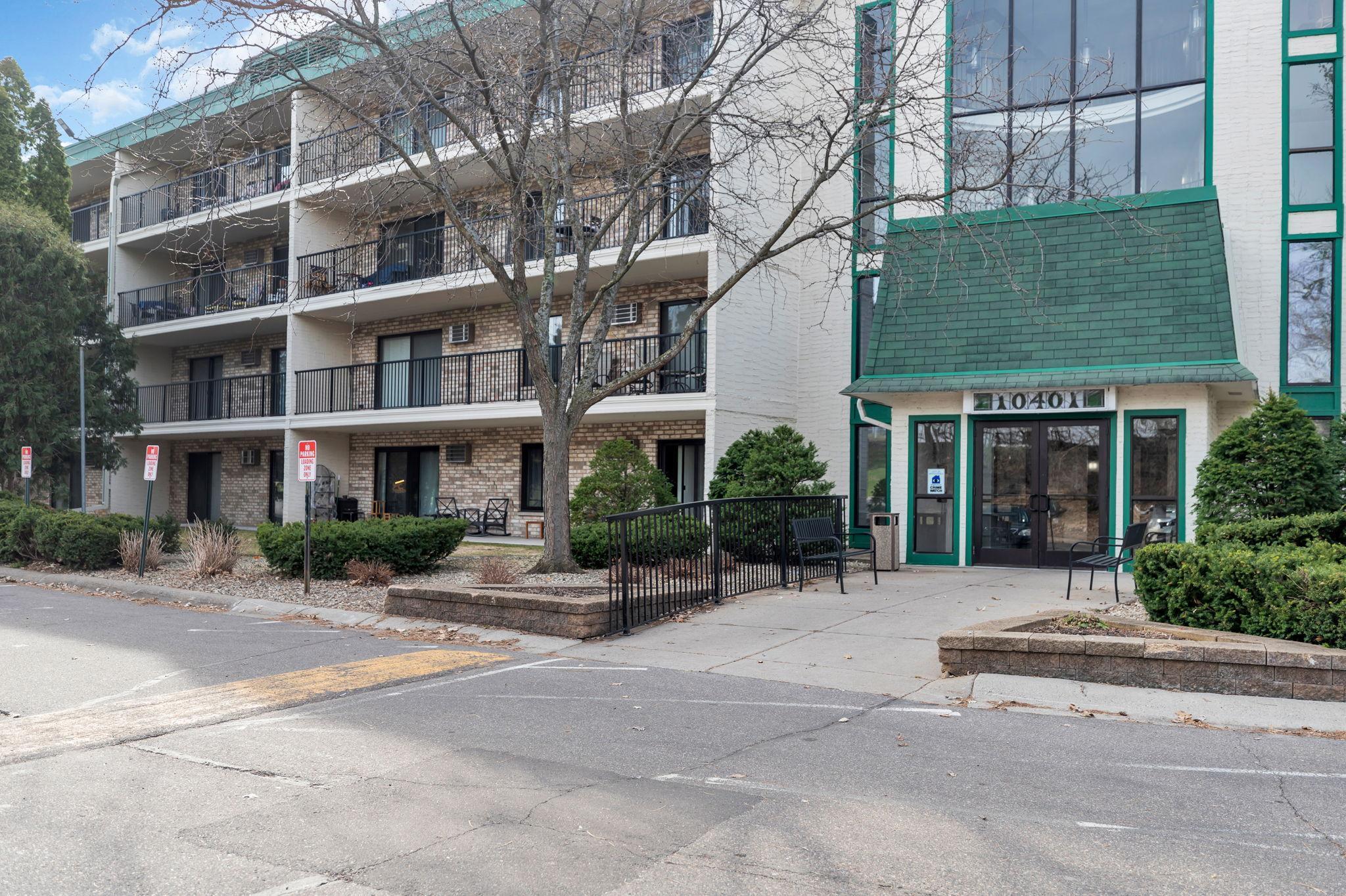 10401 Cedar Lake Road 405