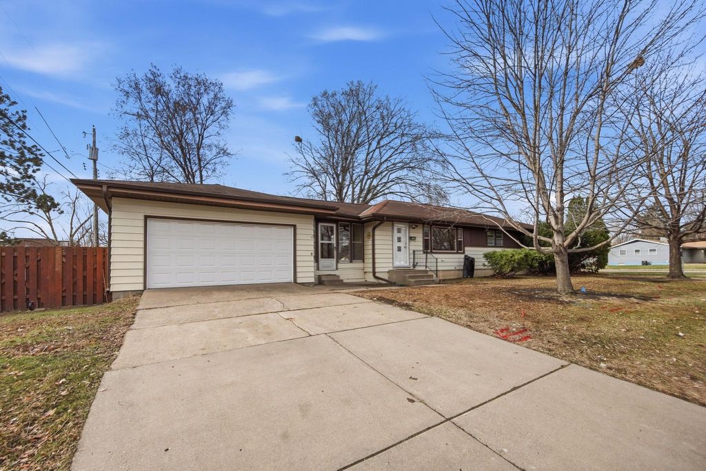 Photo of 5842 Xerxes Avenue N, Brooklyn Center, MN 55430 (MLS # 7050038)