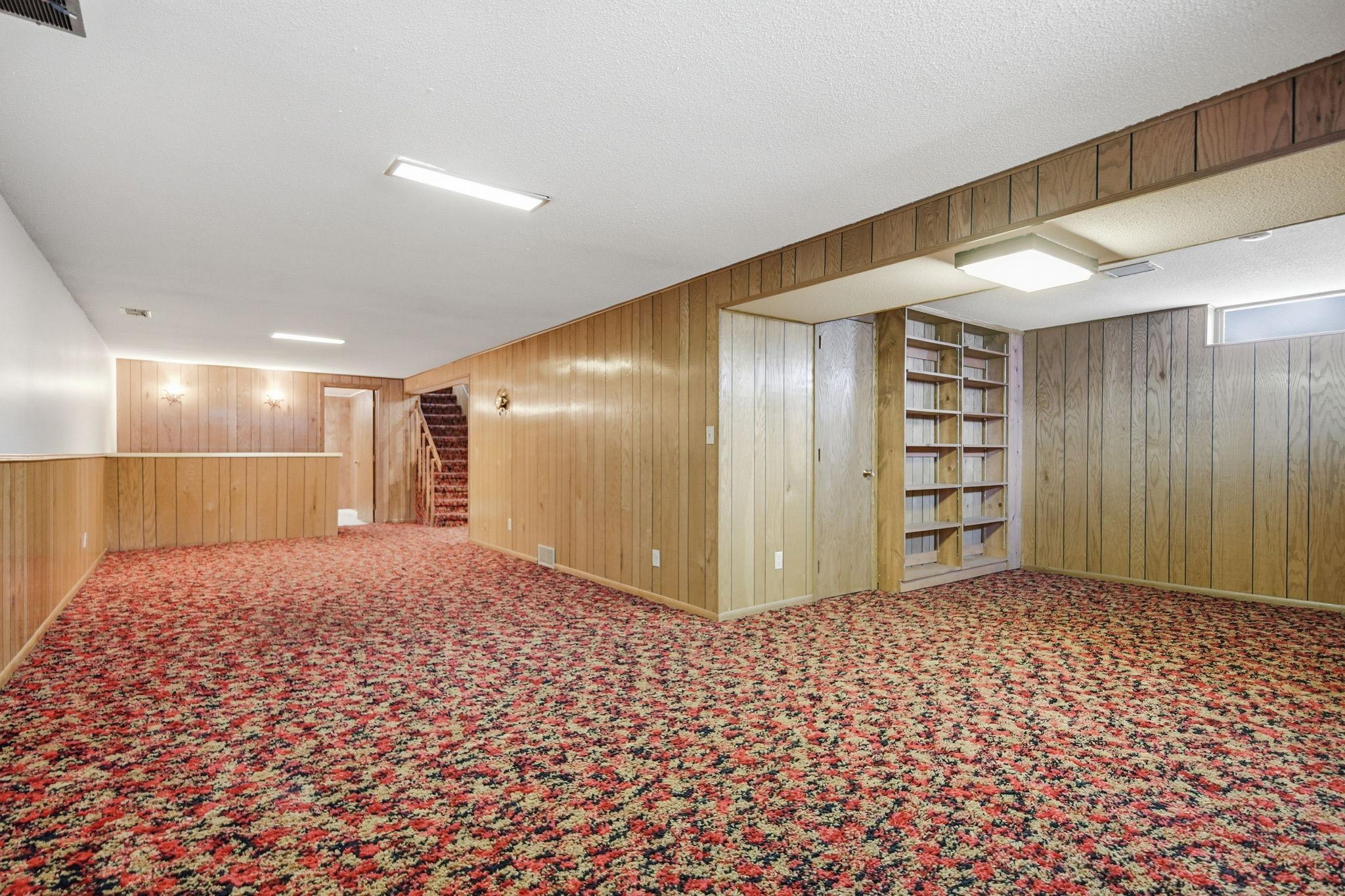 5842 Xerxes Avenue N