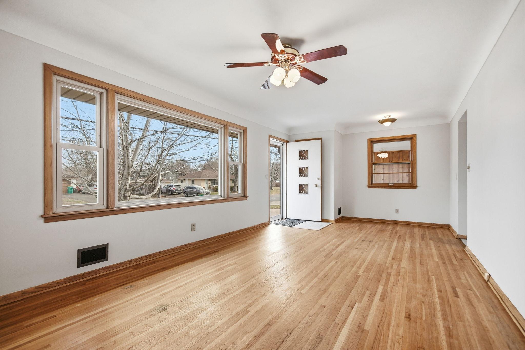 5842 Xerxes Avenue N