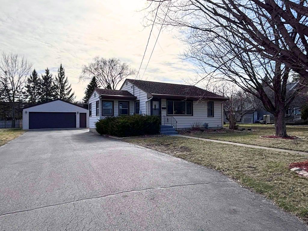 Photo of 1235 E Main Street, Mankato, MN 56001 (MLS # 7043698)