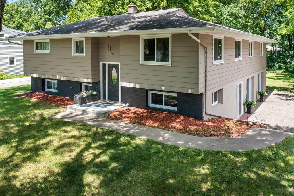 Photo of 1415 County Road E W, Arden Hills, MN 55112 (MLS # 6746865)