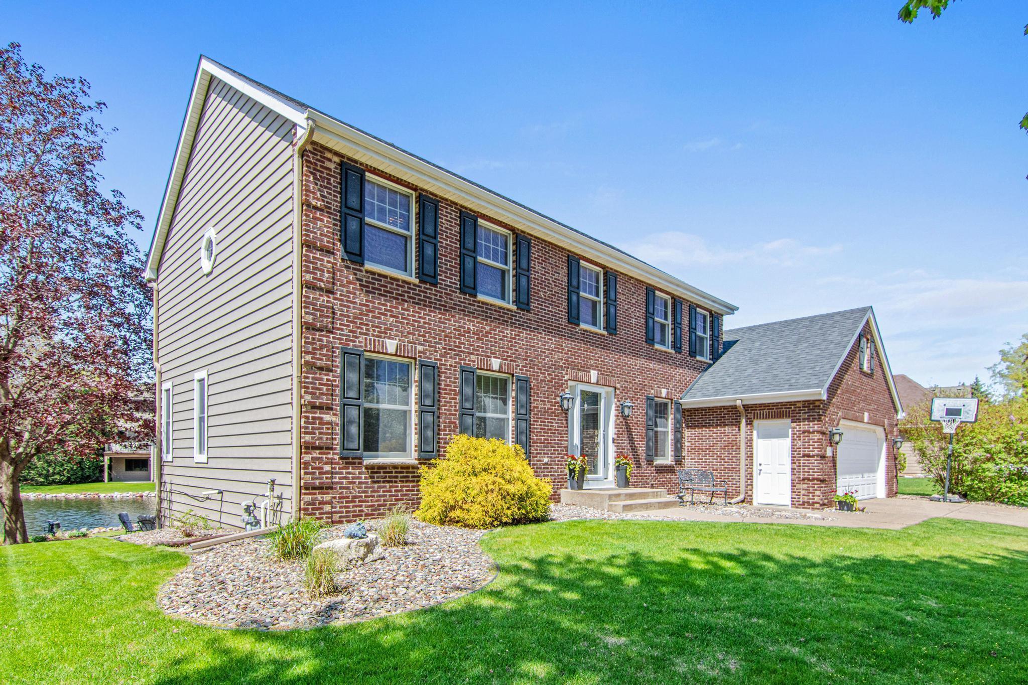 209 Meadowood Lane