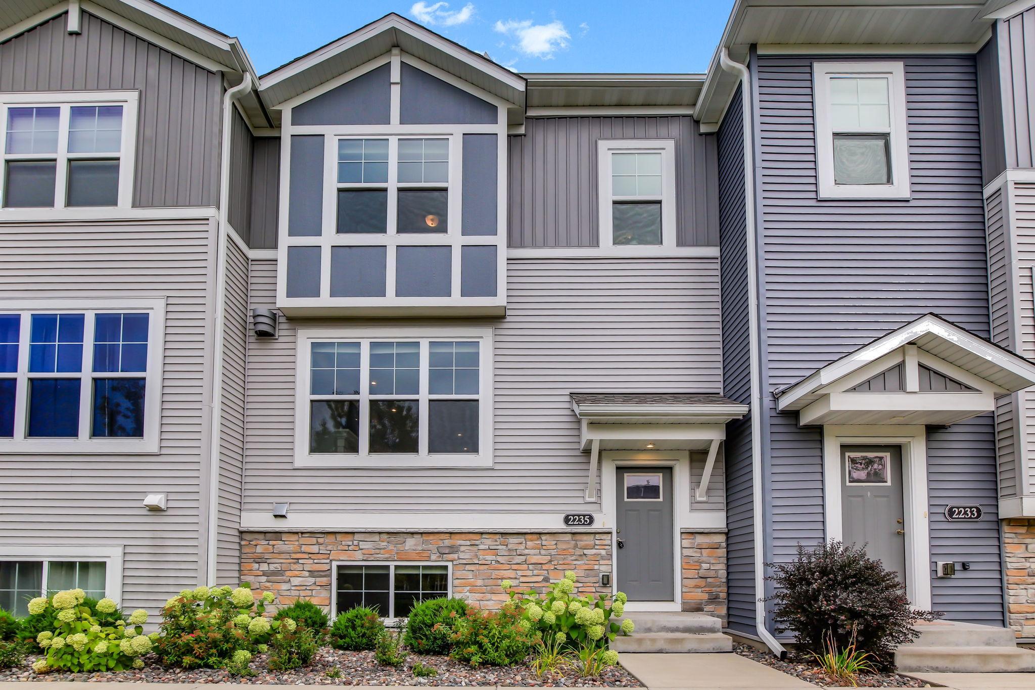 2235 Gateway Curve