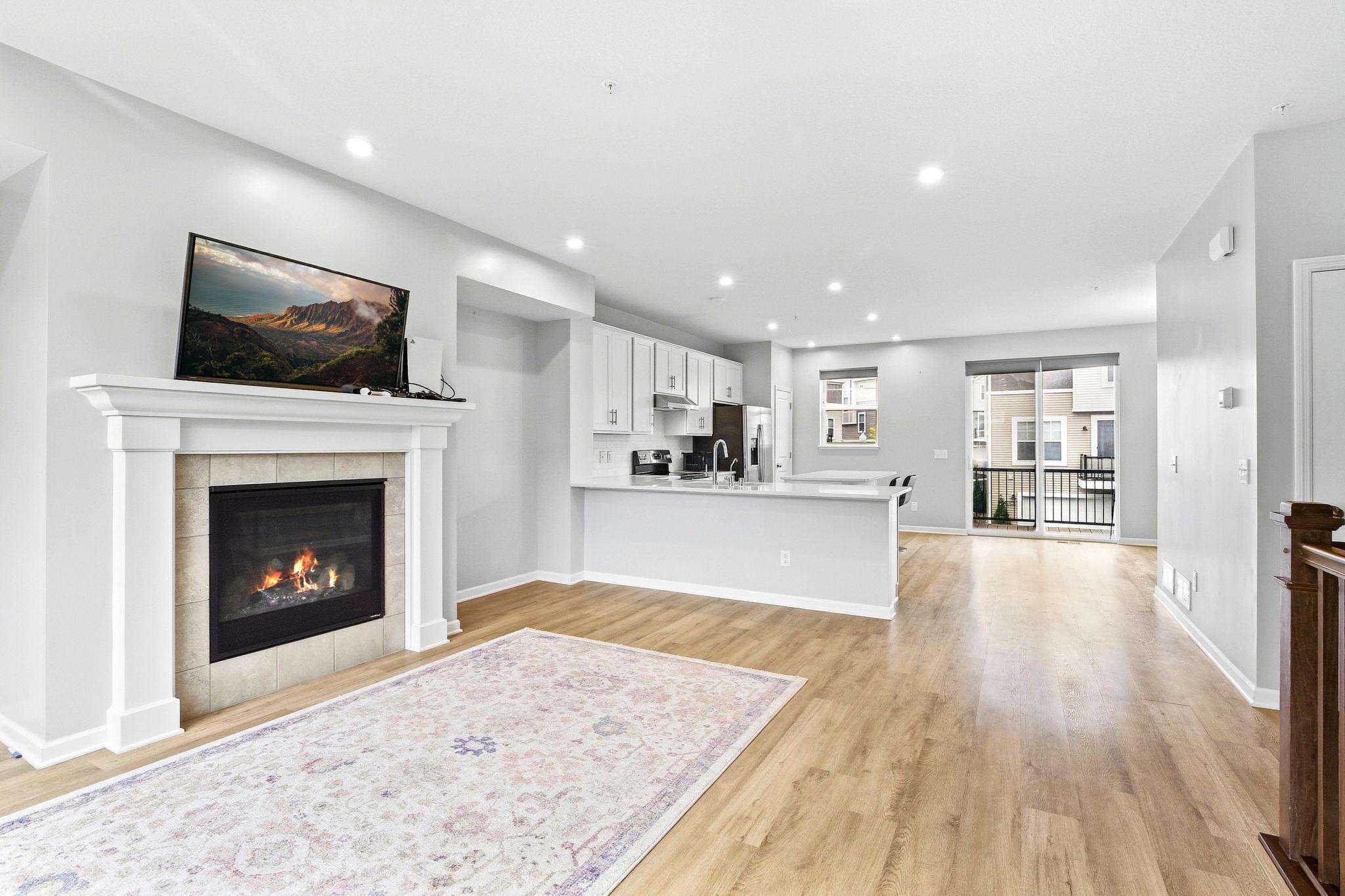 2235 Gateway Curve