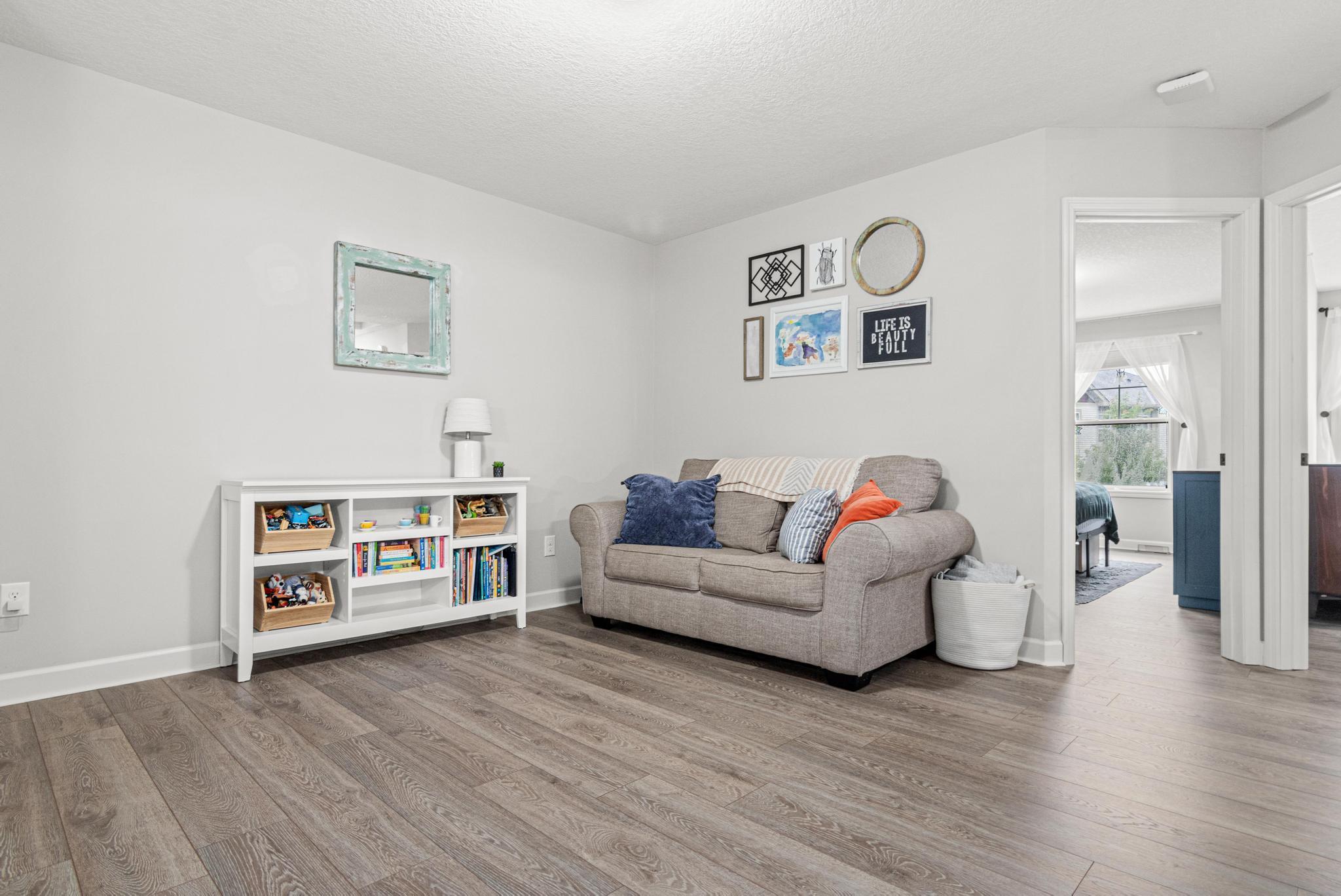 9925 5th Street Lane N