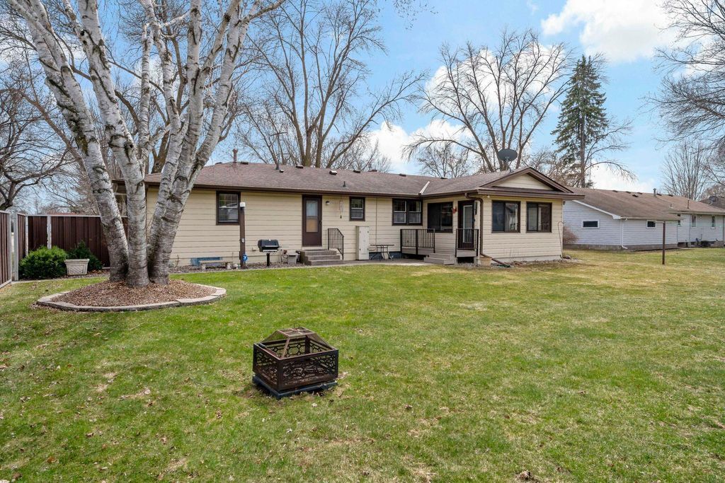 Photo of 1254 Prairie Street, Chaska, MN 55318 (MLS # 7047291)