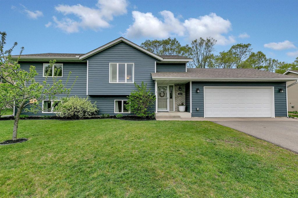 Photo of 913 5th Avenue E, Sartell, MN 56377 (MLS # 7058897)
