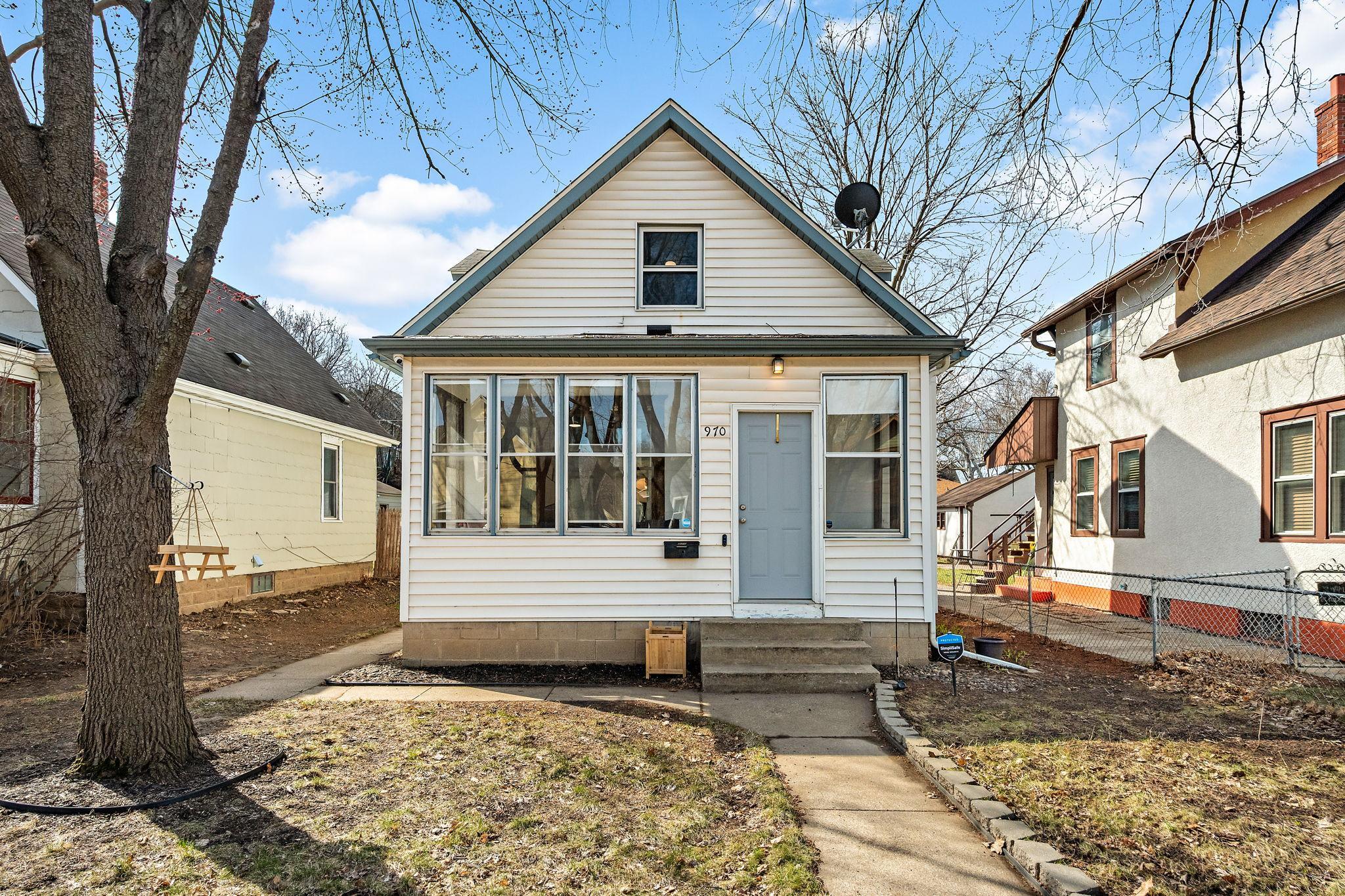 970 Geranium Avenue E