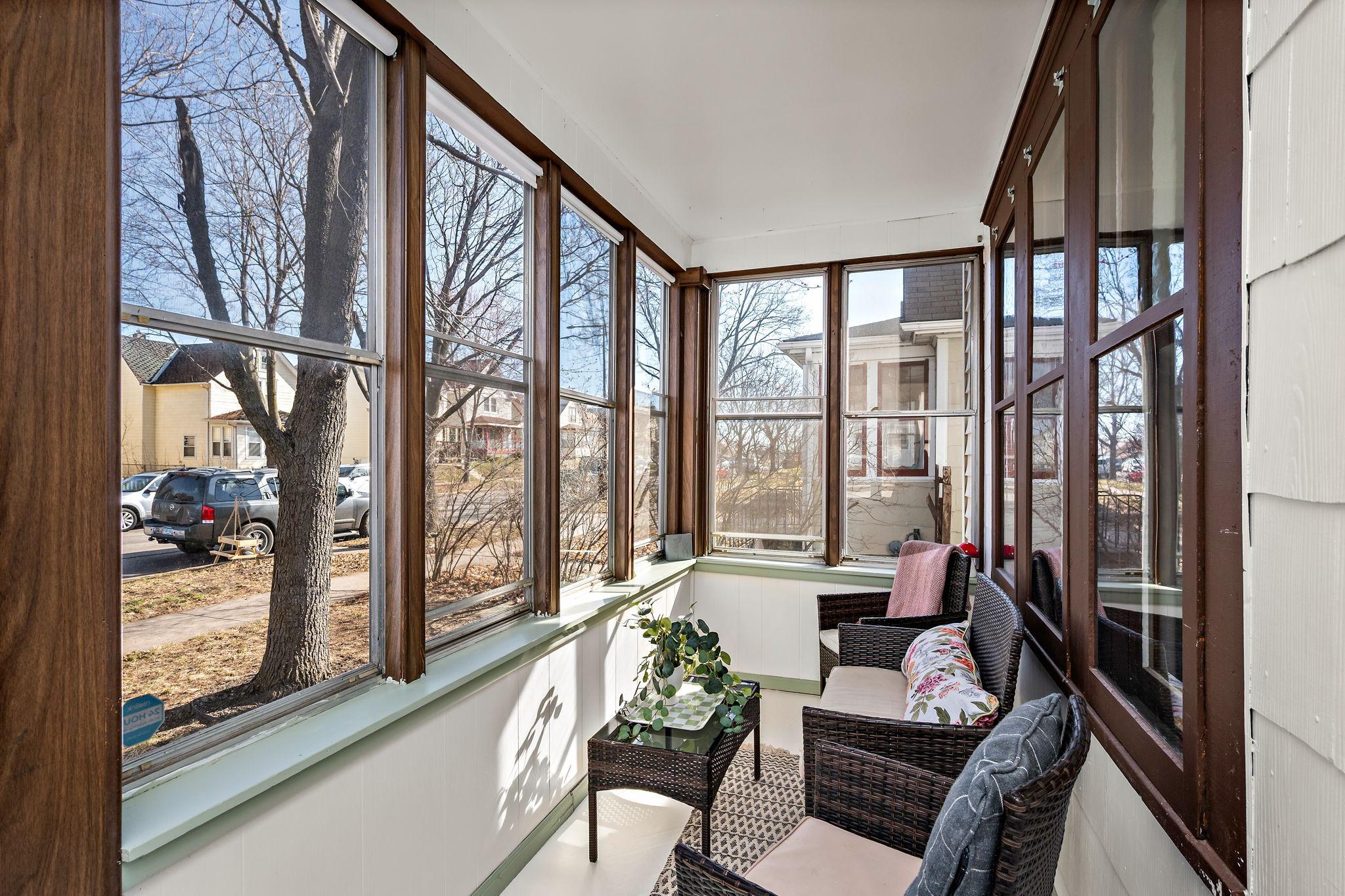 970 Geranium Avenue E