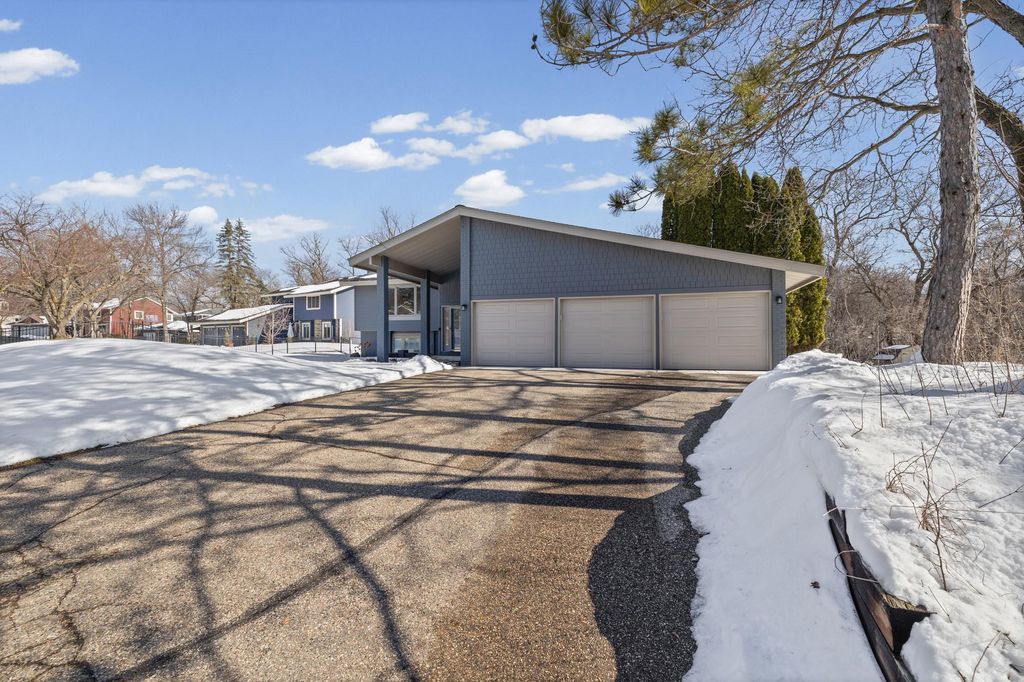 Photo of 16800 Creek Ridge Trail, Minnetonka, MN 55345 (MLS # 7029459)