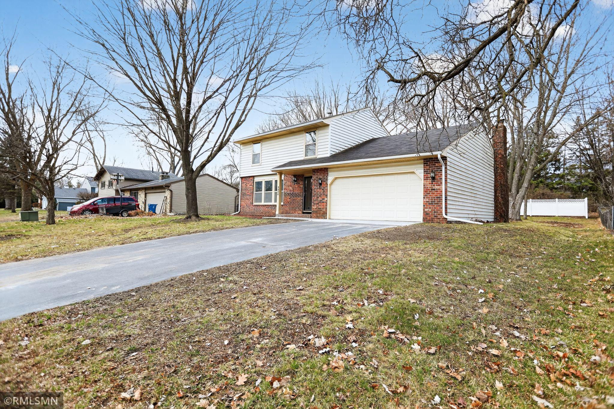 3325 Urbandale Lane N