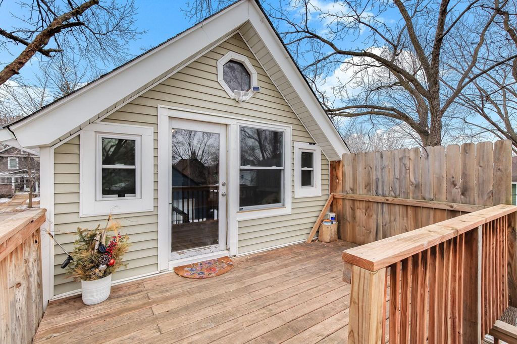 Photo of 832 Armstrong Avenue, Saint Paul, MN 55102 (MLS # 7013505)