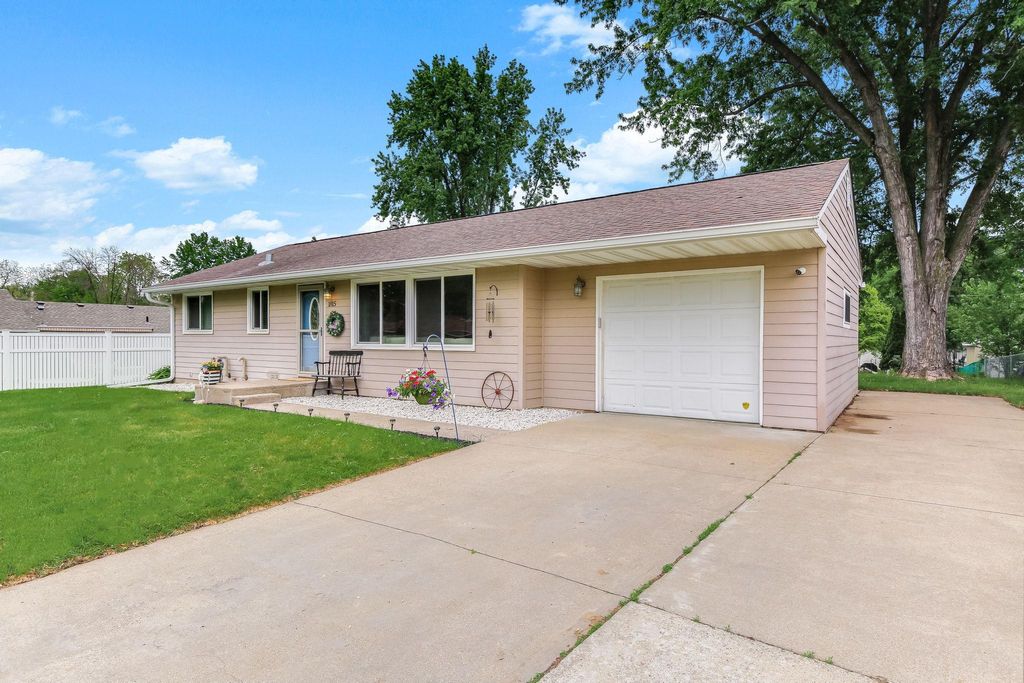 Photo of 1815 Walnut Street, Hastings, MN 55033 (MLS # 7076363)