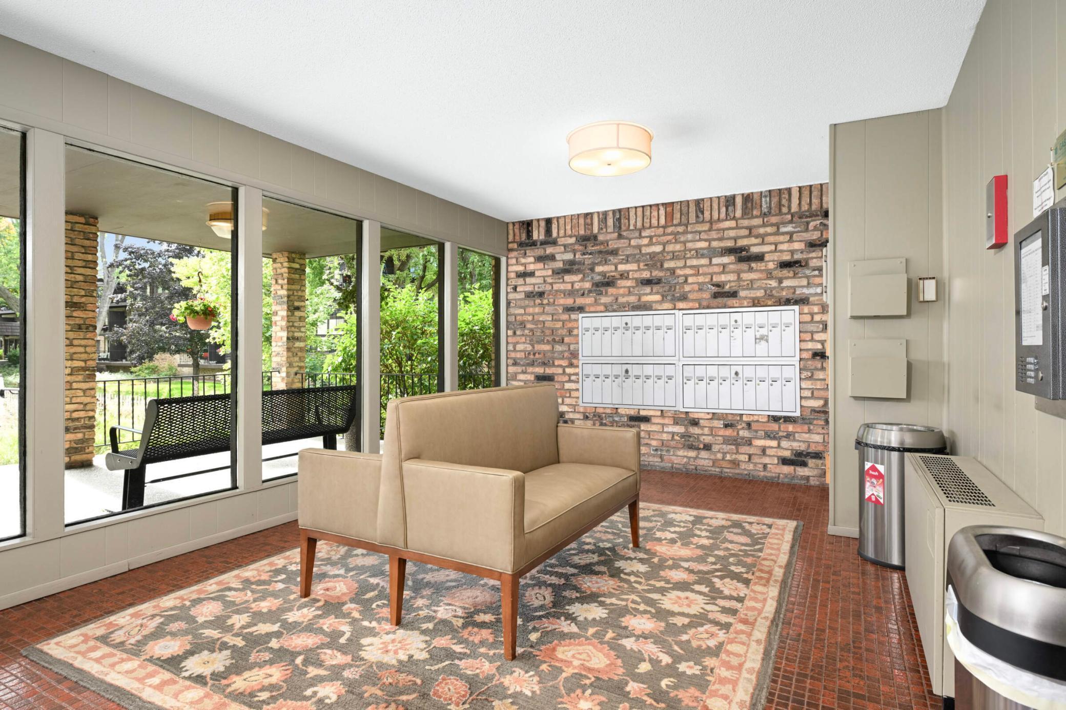 205 Barry Avenue S 305