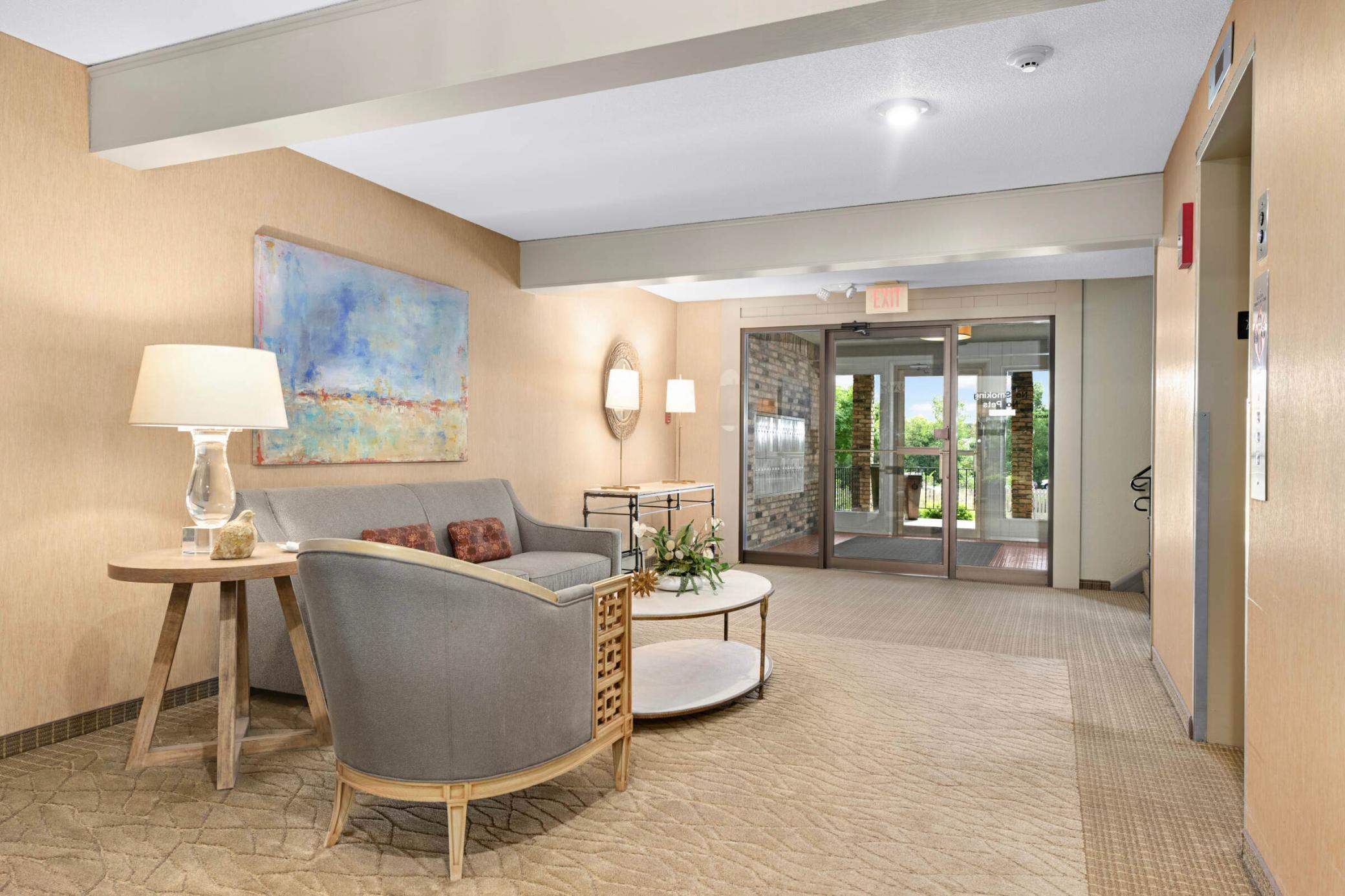 205 Barry Avenue S 305