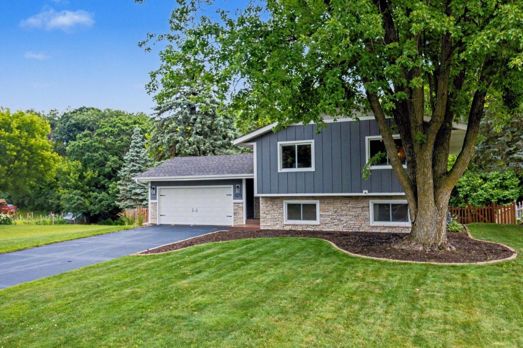 Photo of 1579 Hilo Avenue N, Oakdale, MN 55128 (MLS # 7104834)