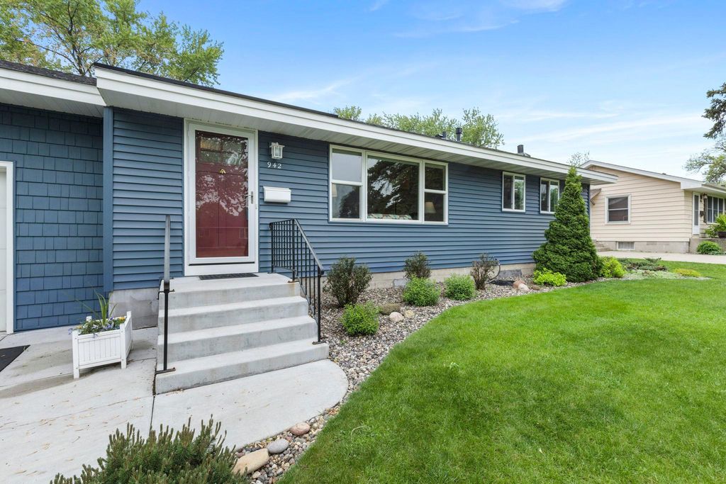 Photo of 942 7th Avenue E, Shakopee, MN 55379 (MLS # 7076691)