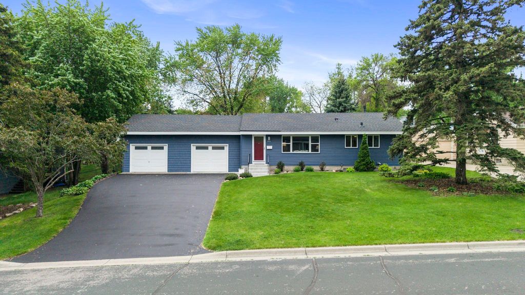 Photo of 942 7th Avenue E, Shakopee, MN 55379 (MLS # 7076691)