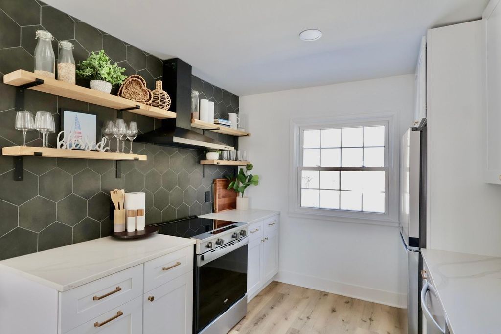 Photo of 1857 Ford Parkway, Saint Paul, MN 55116 (MLS # 7056358)