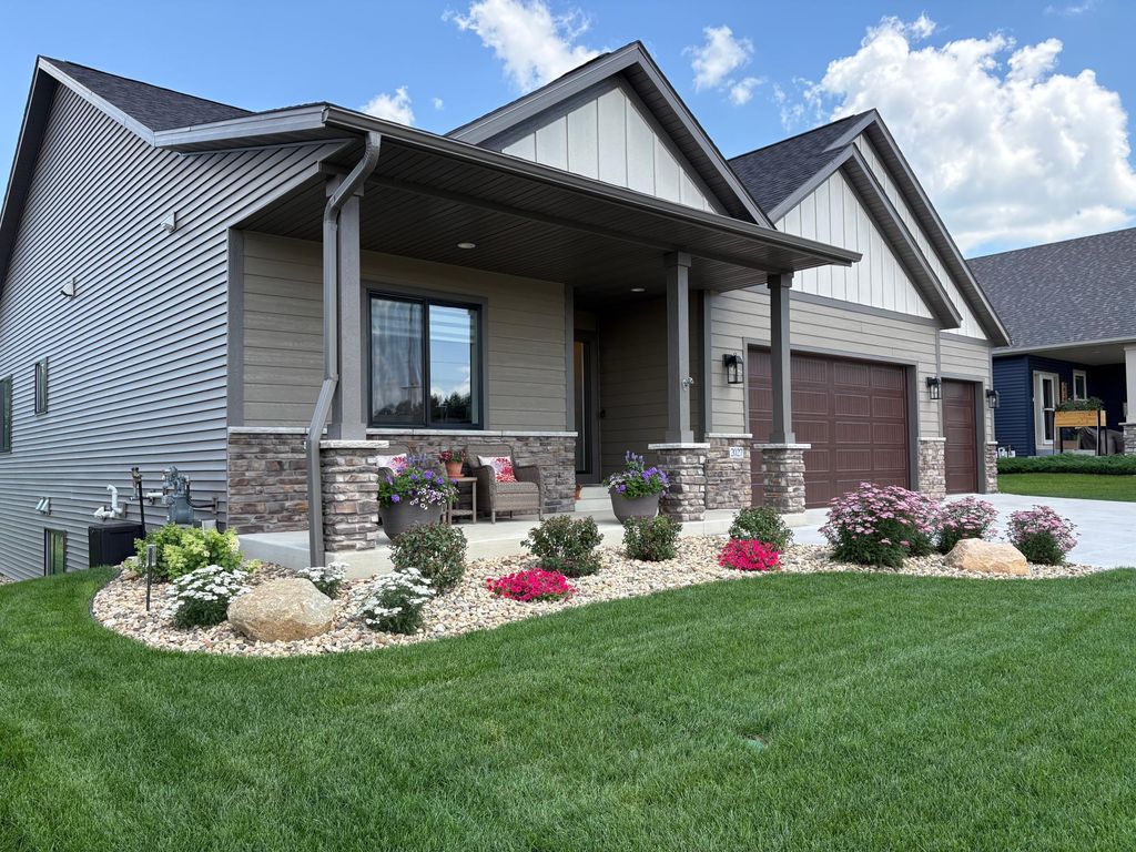 Photo of 2027 Hadley Creek Drive NE, Rochester, MN 55906 (MLS # 7036144)