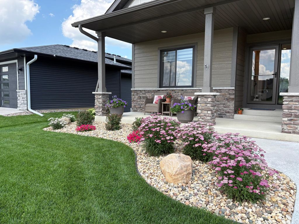 Photo of 2027 Hadley Creek Drive NE, Rochester, MN 55906 (MLS # 7036144)