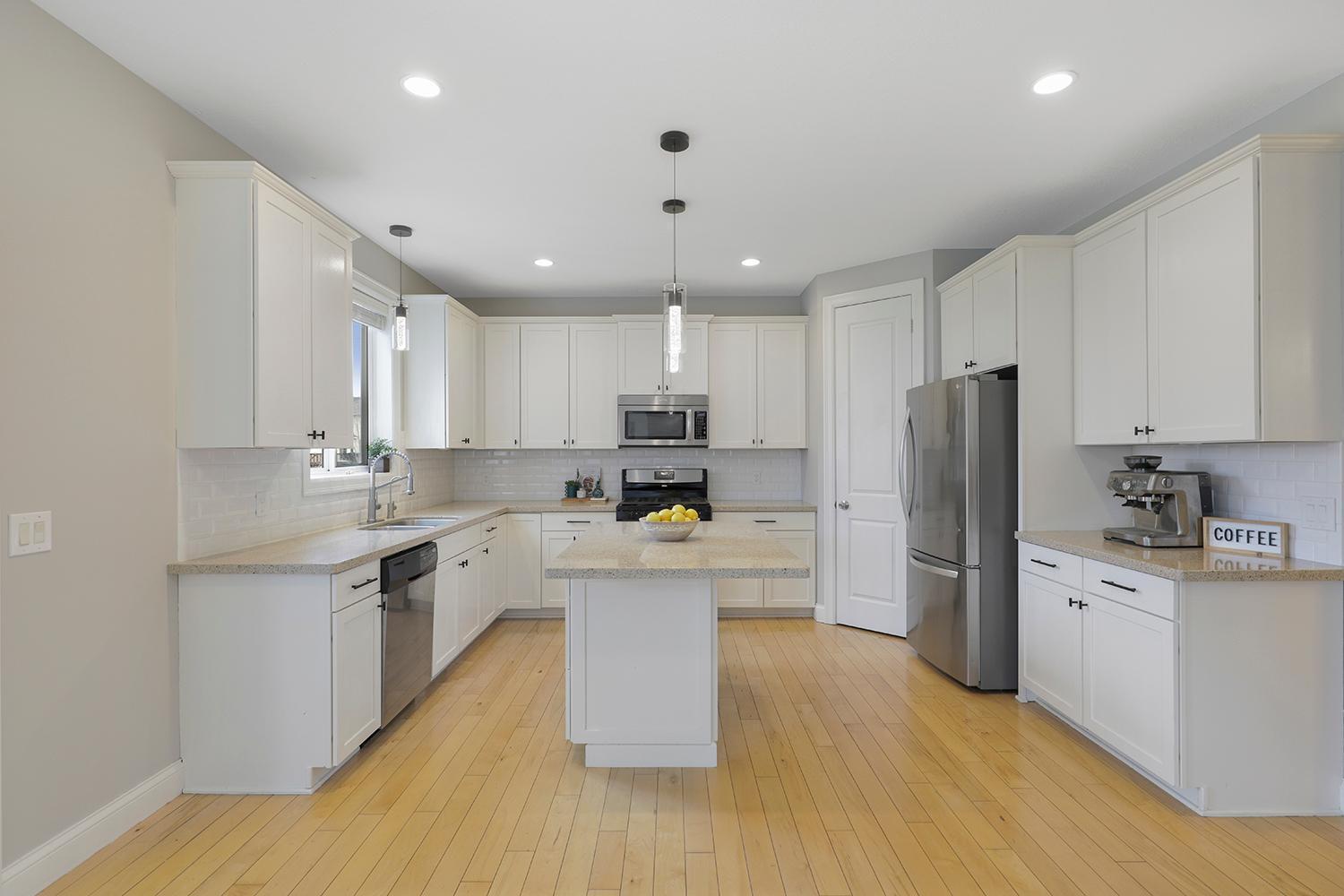 Woodbury, Minnesota 55129, United States, 5 Bedrooms Bedrooms, ,4 BathroomsBathrooms,Residential,Pending Sale,115986