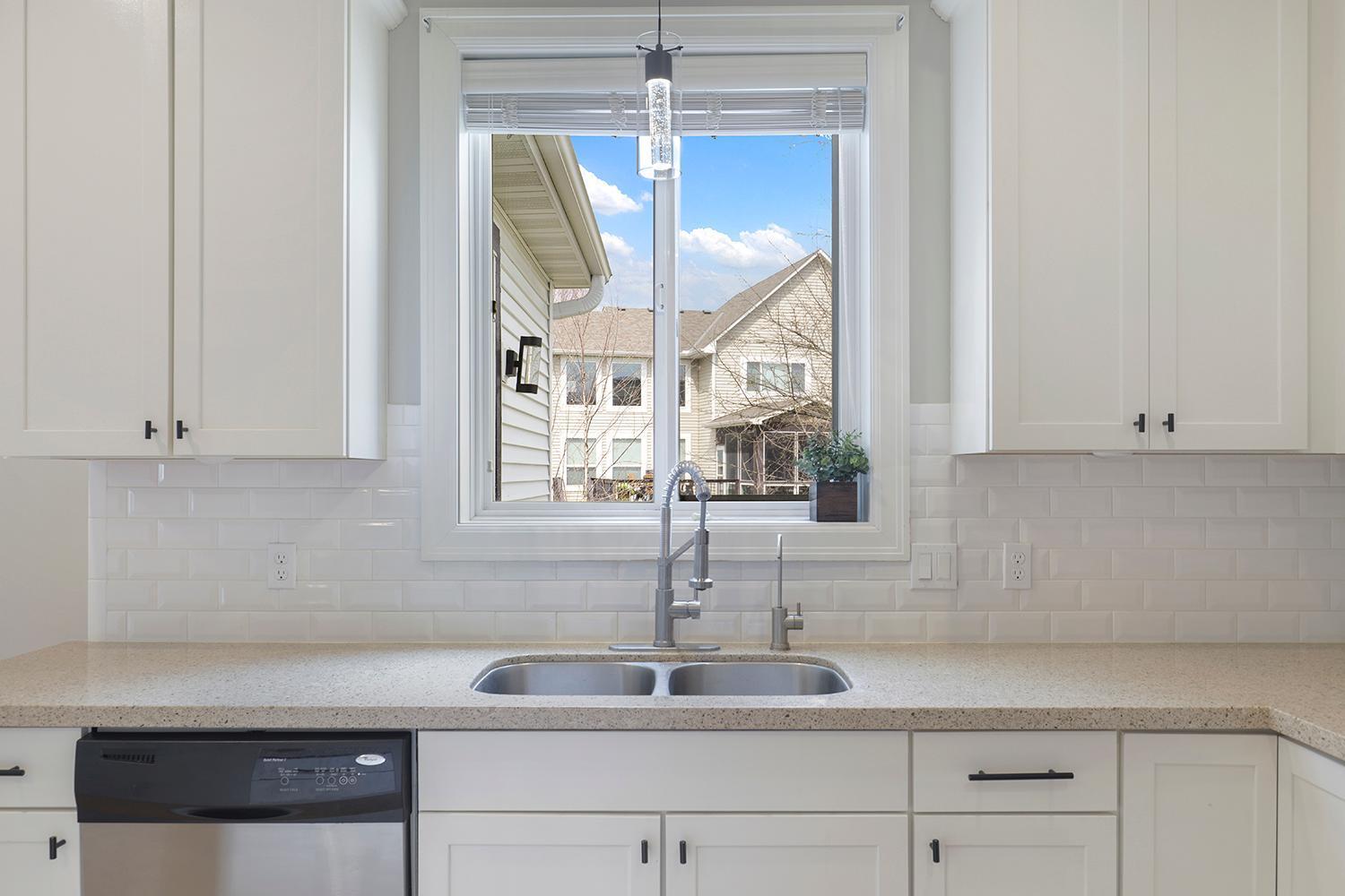 Woodbury, Minnesota 55129, United States, 5 Bedrooms Bedrooms, ,4 BathroomsBathrooms,Residential,Pending Sale,115986