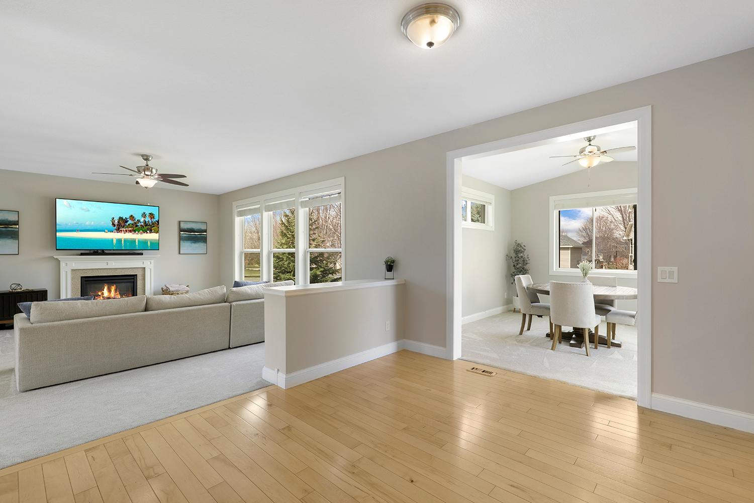 Woodbury, Minnesota 55129, United States, 5 Bedrooms Bedrooms, ,4 BathroomsBathrooms,Residential,Pending Sale,115986