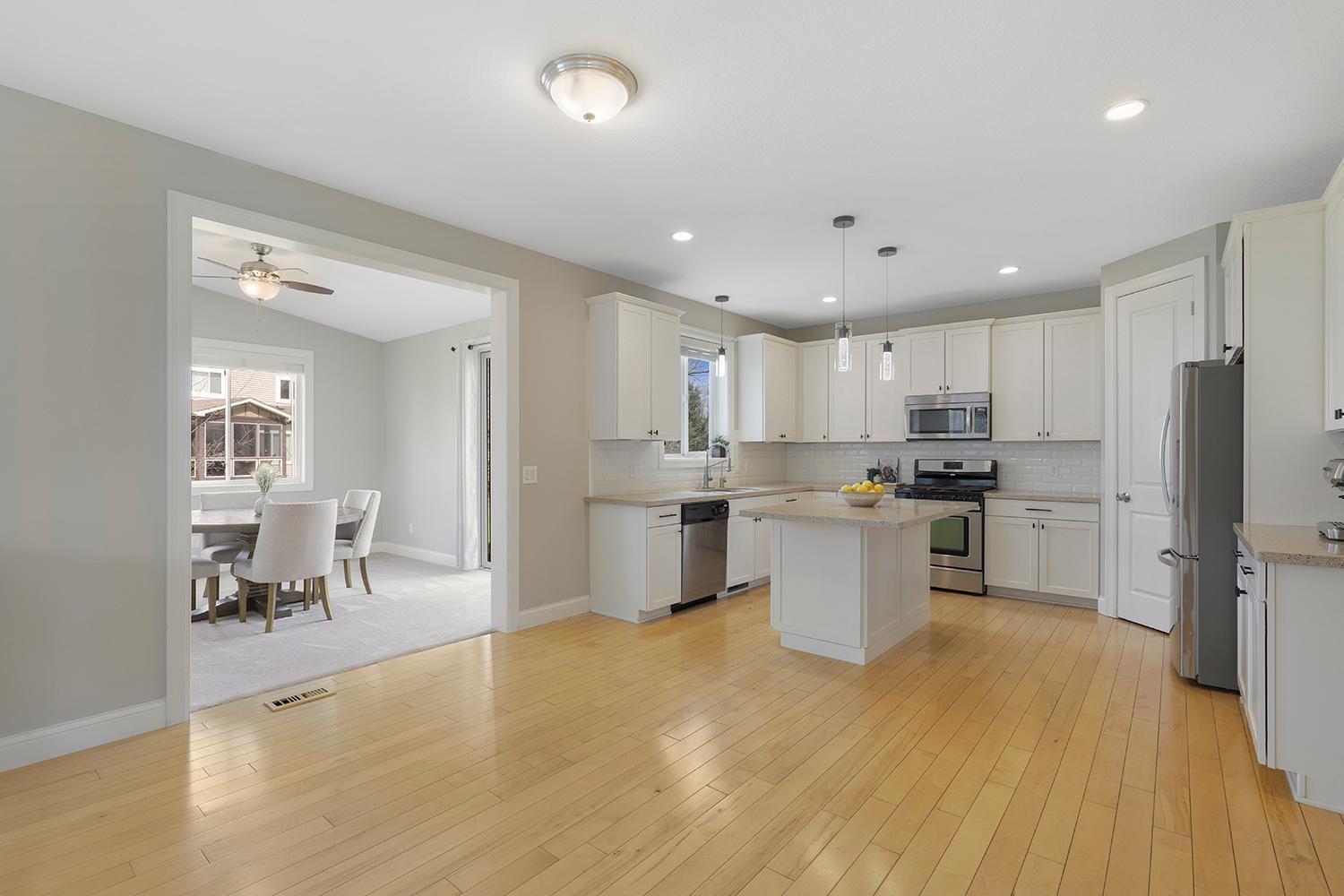 Woodbury, Minnesota 55129, United States, 5 Bedrooms Bedrooms, ,4 BathroomsBathrooms,Residential,Pending Sale,115986