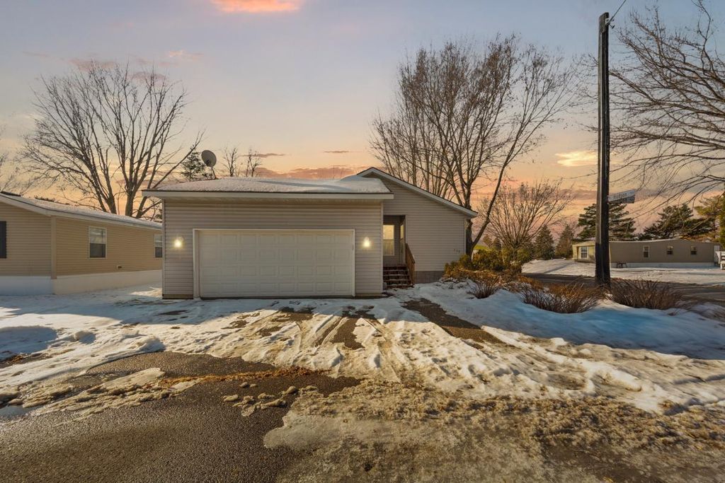 Photo of 436 W Hudson Avenue W, Mankato, MN 56001 (MLS # 7000210)