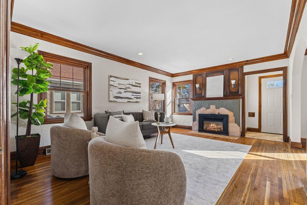 Photo of 2639 Logan Avenue N, Minneapolis, MN 55411 (MLS # 7023013)