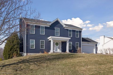 2423 Pond Avenue E Maplewood MN 55119