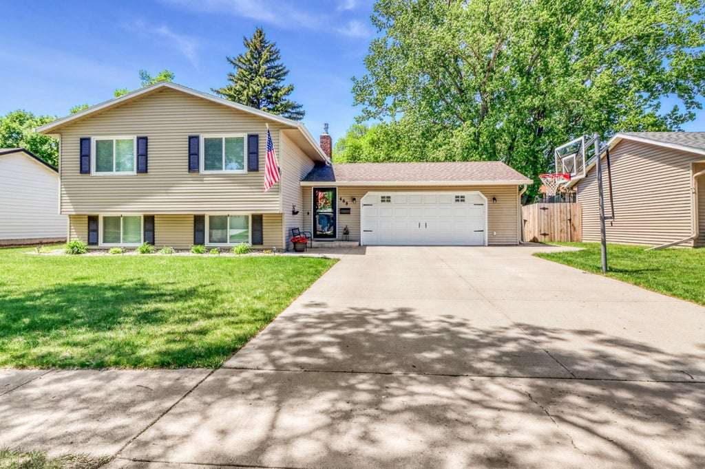 Photo of 409 Oakway, Moorhead, MN 56560 (MLS # 7140577)