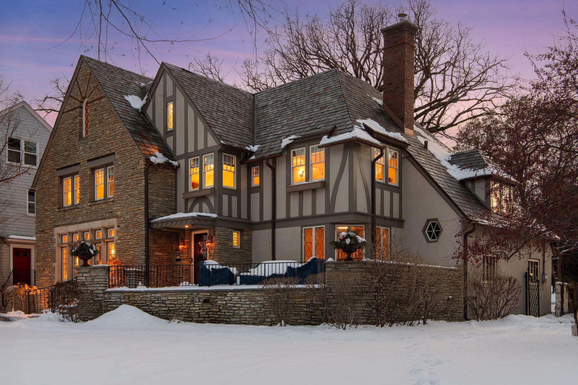 2116 W Lake Of The Isles Parkway