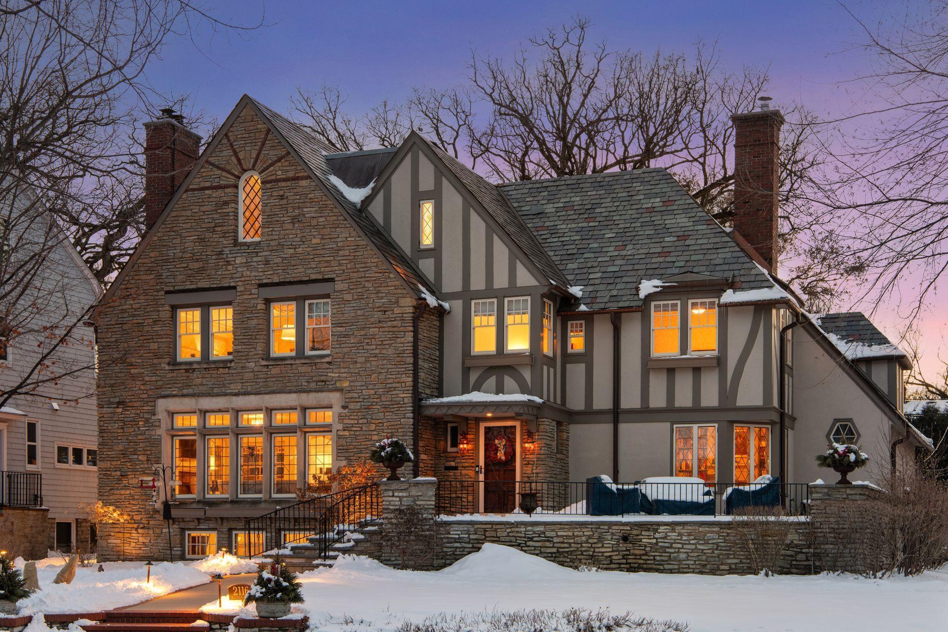 2116 W Lake Of The Isles Parkway