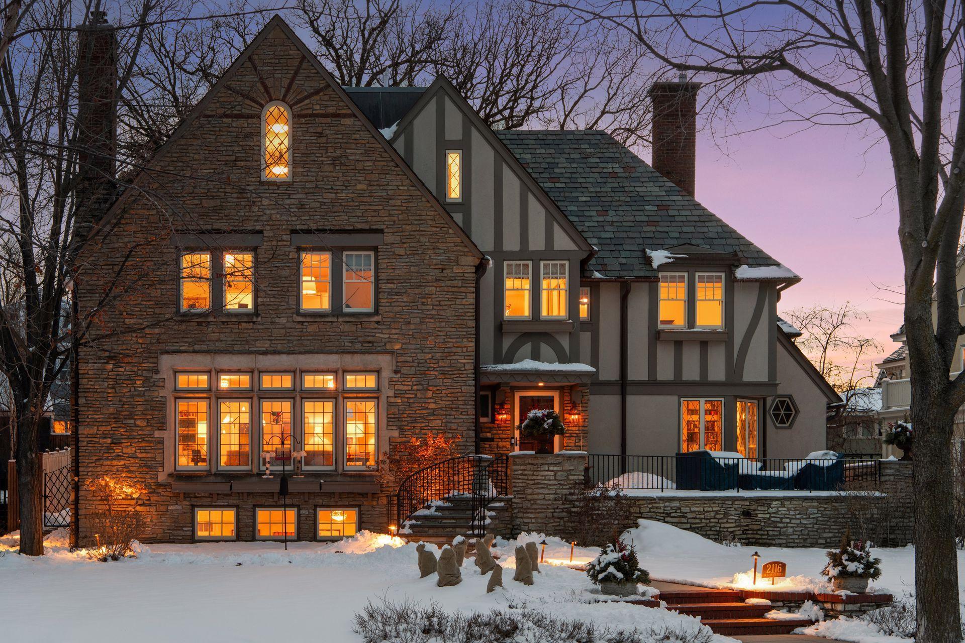 2116 W Lake Of The Isles Parkway