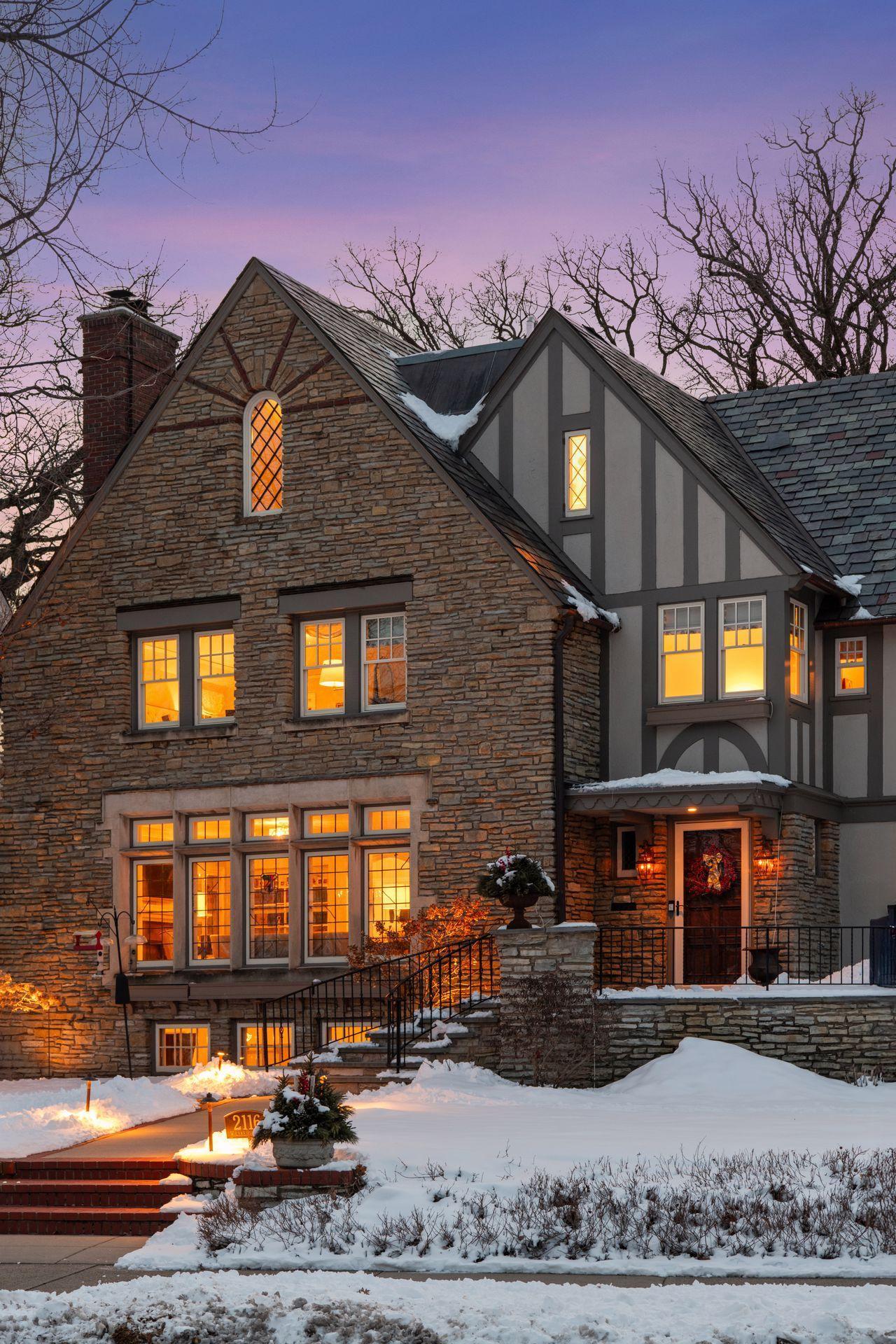 2116 W Lake Of The Isles Parkway